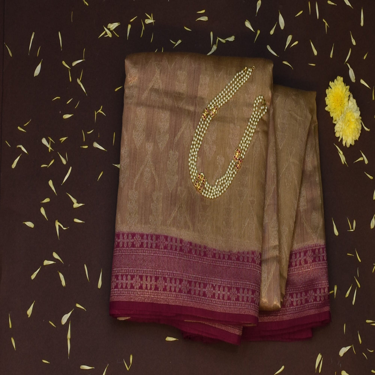 Benarasi monga silk beige saree with pink boarder jari work
