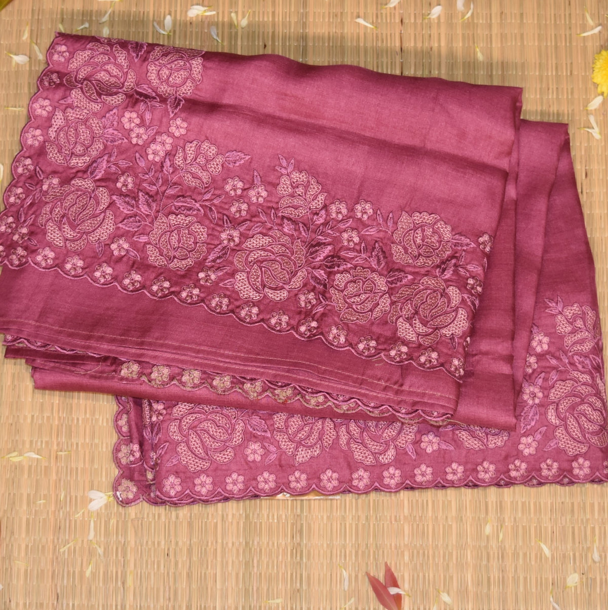 Pure Tussar megenta saree with thread work boarder