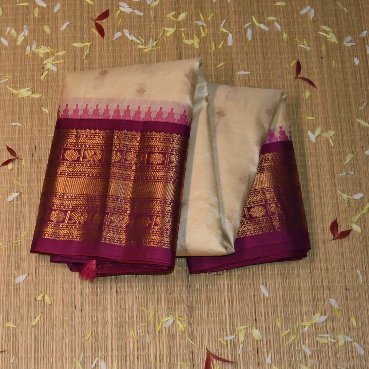 Gadwal pure silk half white saree with jari boarder