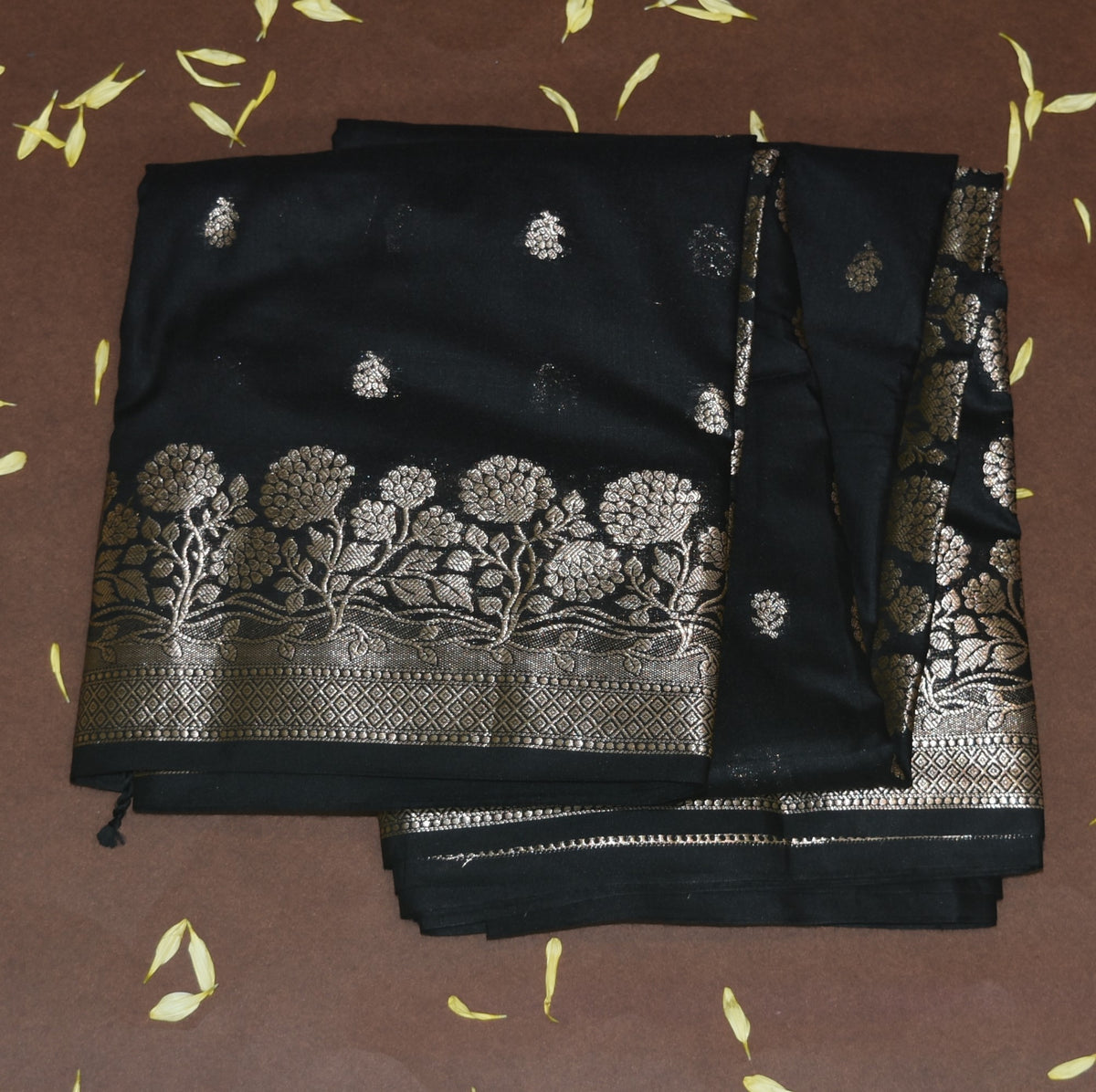 4522 Semi silk black saree with jari boarder