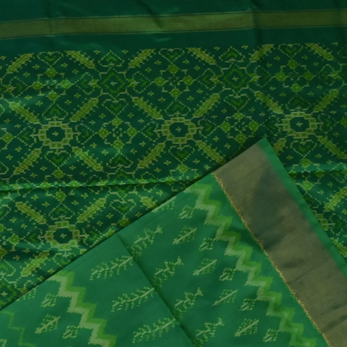 Pochampally ikkat Emerald Green Saree with Blouse